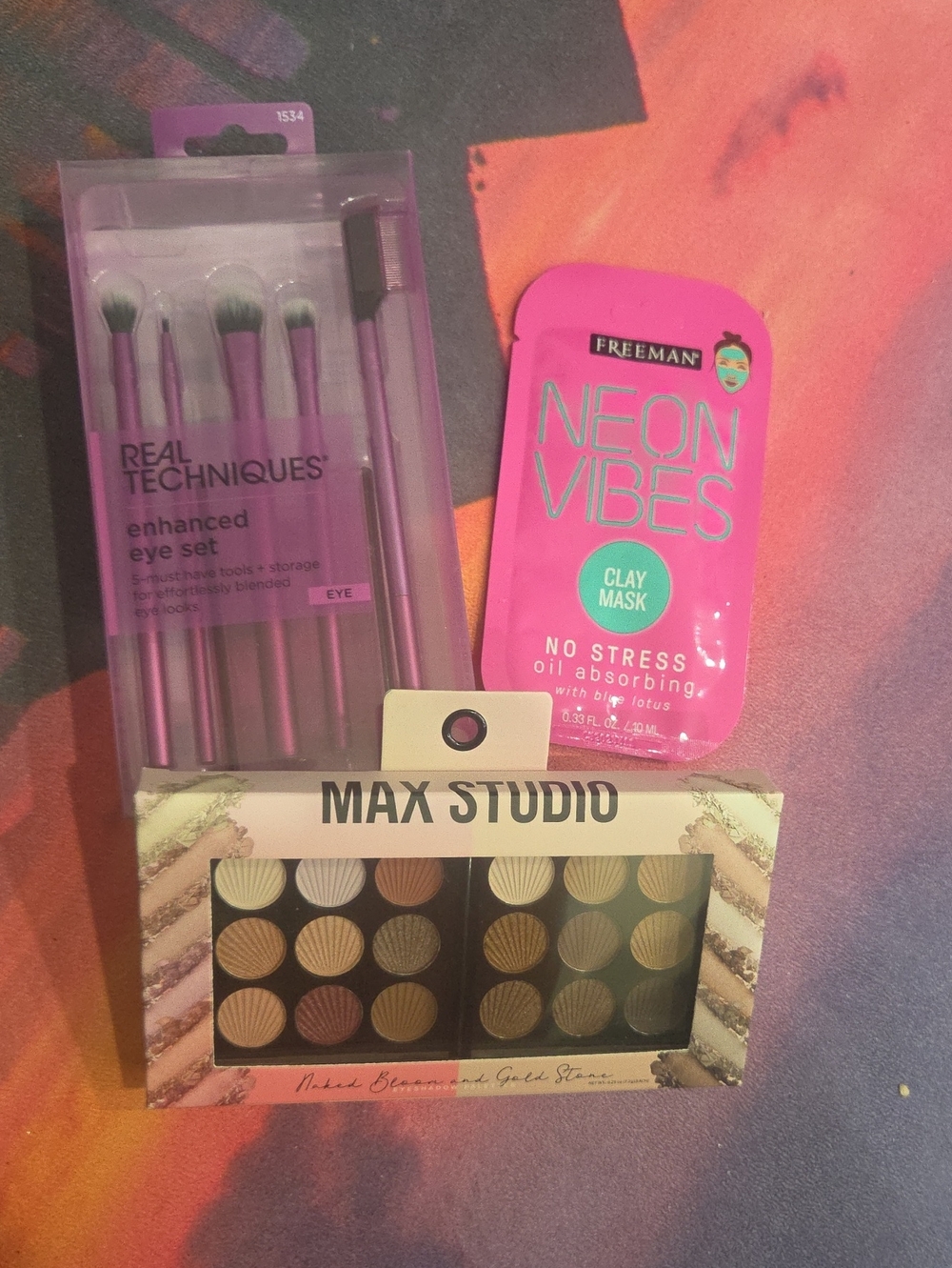 NWT 3pc Beauty Bundle Real Techniques Brushes Max Studio Eyeshadow Freeman Mask